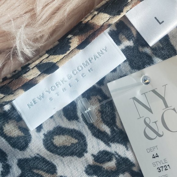 NWT NY&CO Animal Print Blouse- Large - Picture 4 of 5